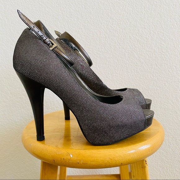 Guess Gray Shimmery Ankle Strap Peep Toe Heels Size 10 - Picture 2 of 7